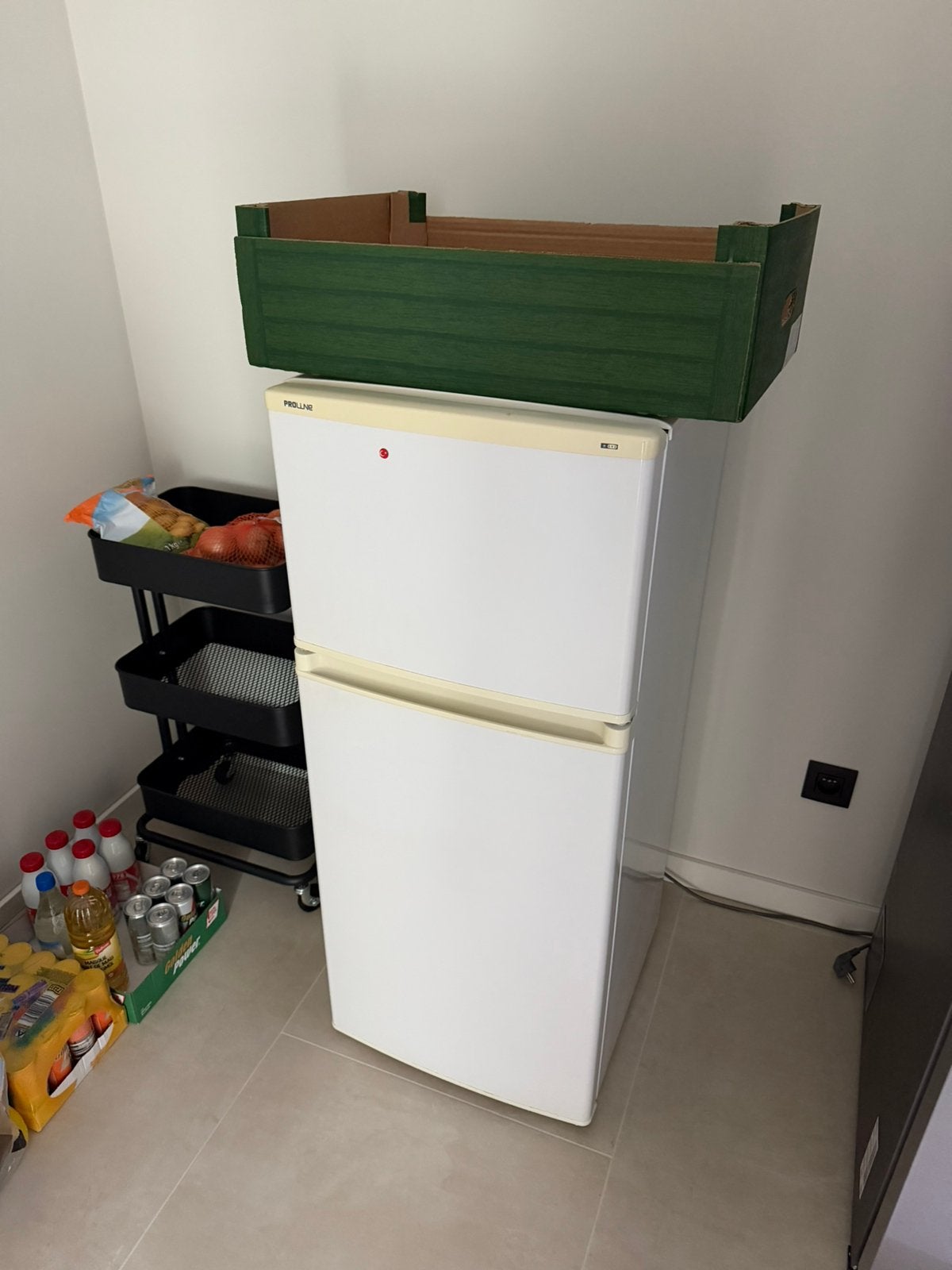 Proline koelkast met diepvriesvak, Elektronische apparatuur, Koelkasten en IJskasten, Ophalen, Zo goed als nieuw