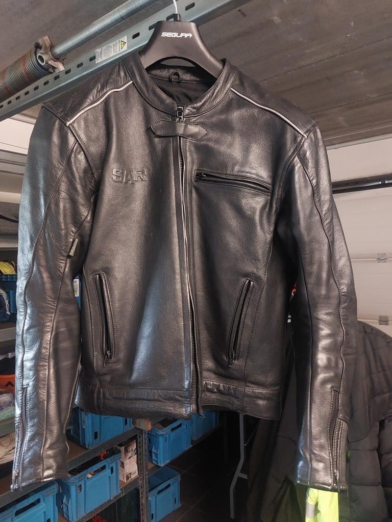 Motorjas zwart leder, Motoren, Ophalen