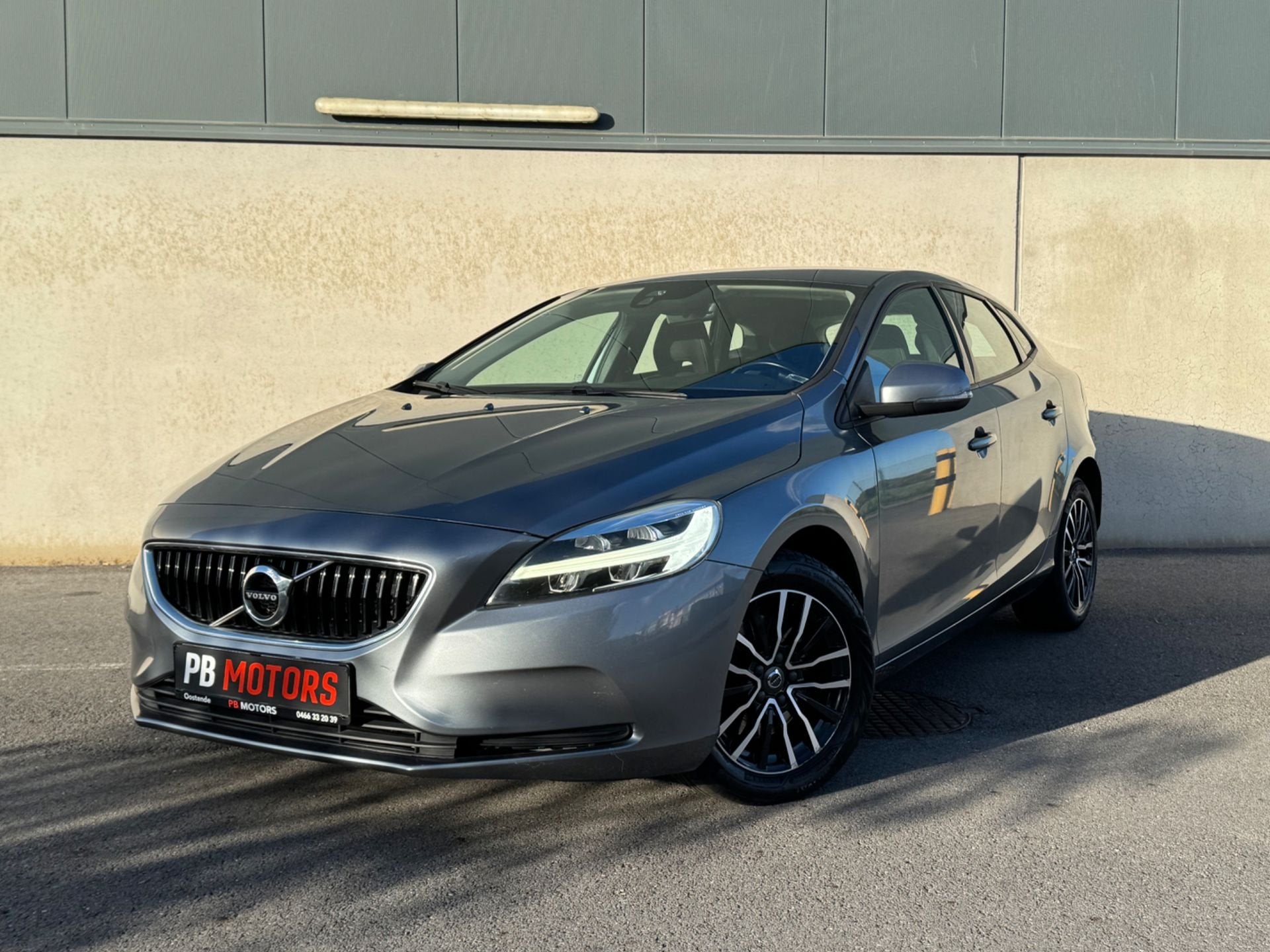 Volvo V40 2.0 T2 - 2019 - 103.dkm - garantie - airco, Auto's, Monovolume, Gebruikt, Euro 6, 1969 cc