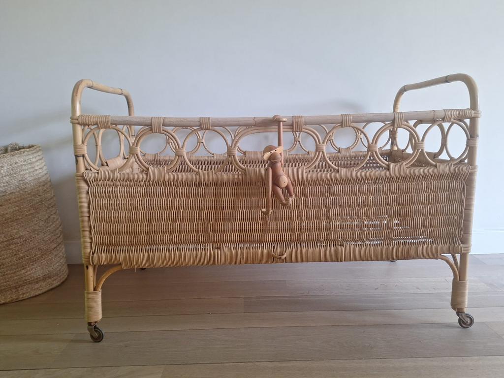 Vintage rotan  baby- bedje, Ophalen