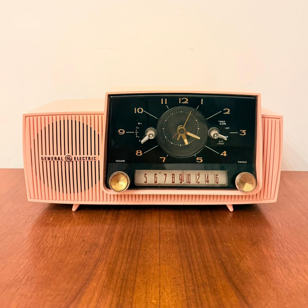 RADIO-RÉVEIL VINTAGE GENERAL ELECTRIC PRINCESS PINK RADIO, Antiquités & Art, Antiquités | TV & Hi-Fi, Envoi