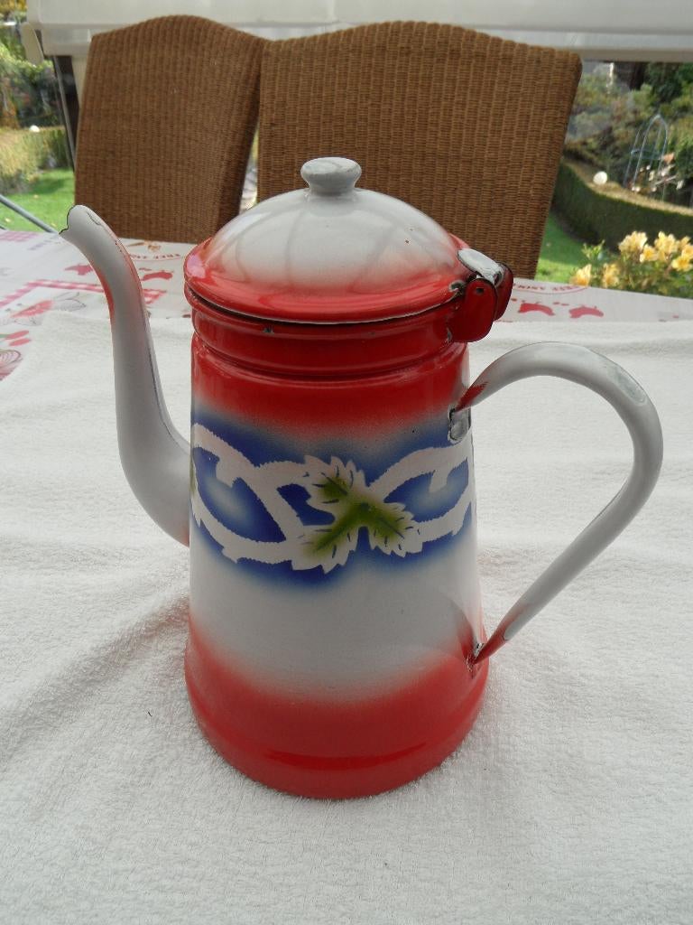 Te koop een oud geëmailleerd koffiezetapparaat, Ophalen