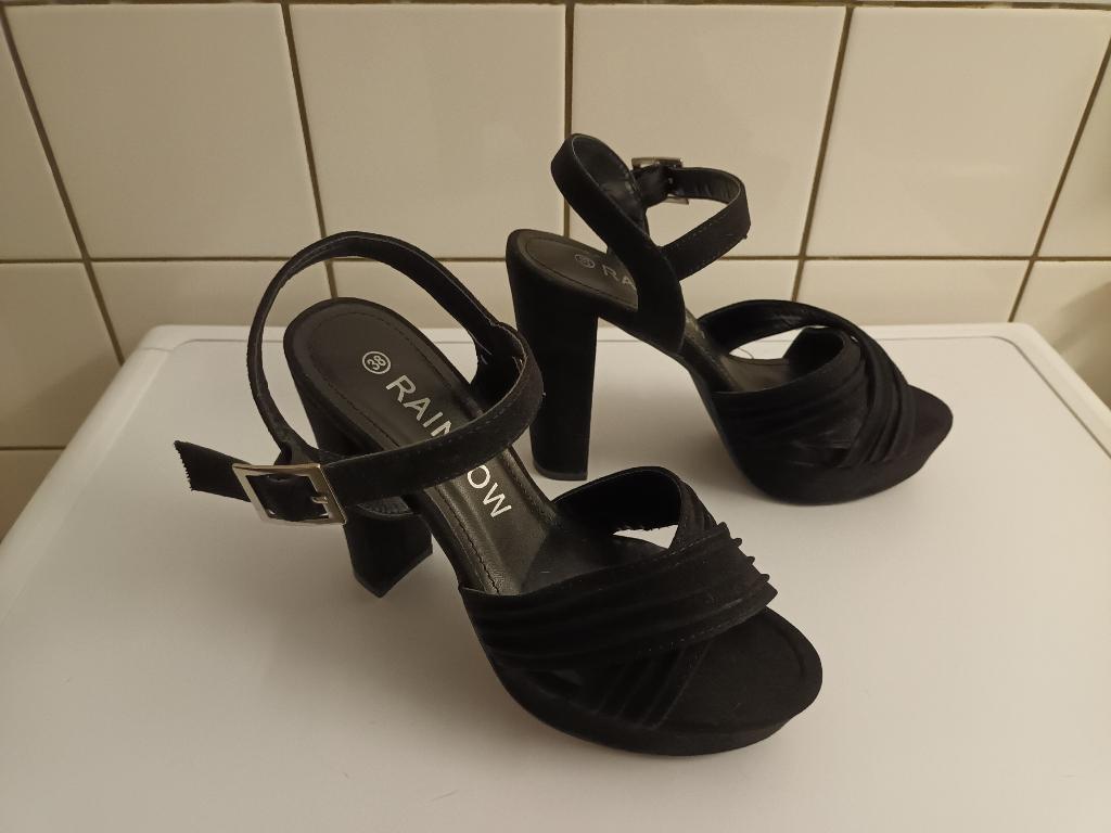 1 paar stilleto's mt 38, Kleding | Dames, Schoenen, Nieuw, Schoenen met hoge hakken, Zwart, Ophalen of Verzenden