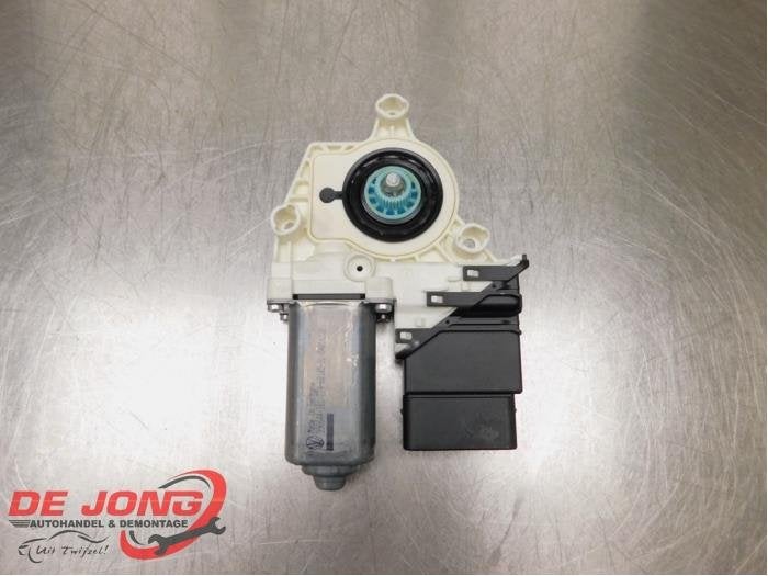 Moteur de vitre portière d'un Volkswagen Touran, Autos : Pièces & Accessoires, Volkswagen, -, 3 mois de garantie, Utilisé