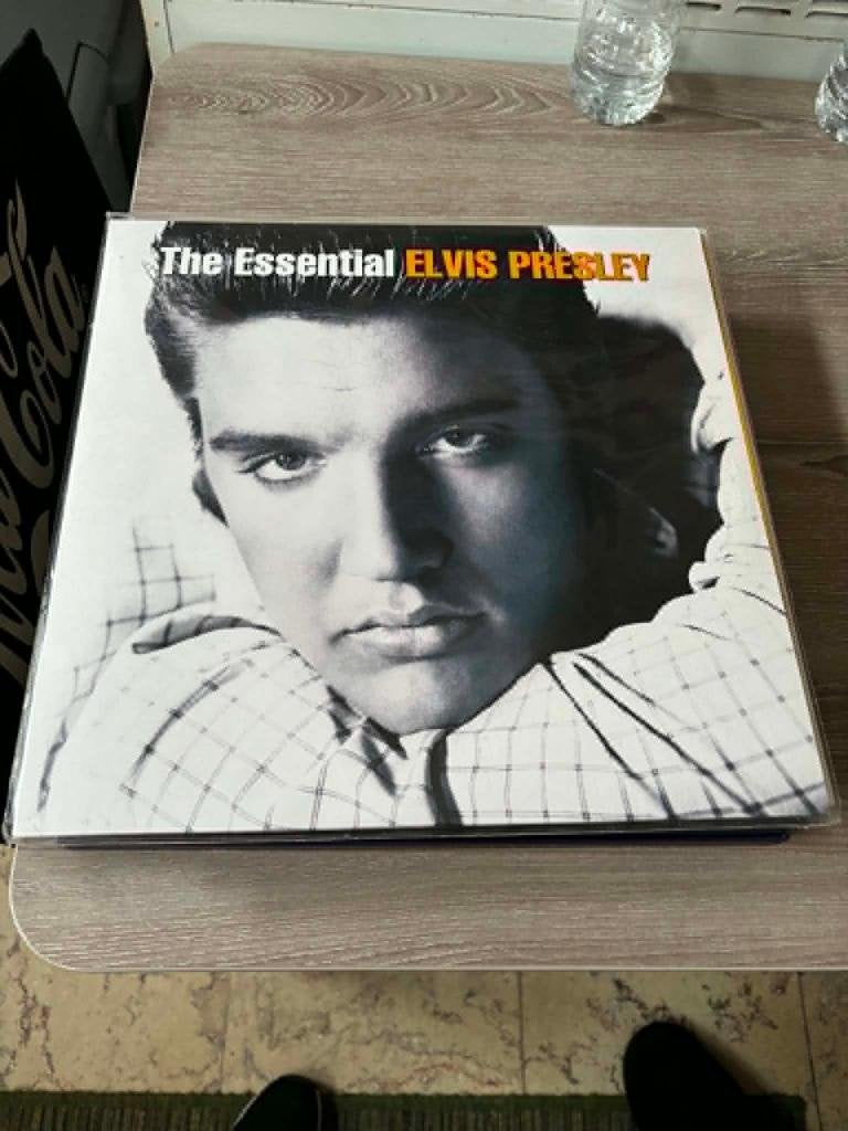 Elvis dubbel lp, The essential Elvis Presley van RCA label, Ophalen of Verzenden, Zo goed als nieuw, Beschermende buitenhoes, Dubbel-LP