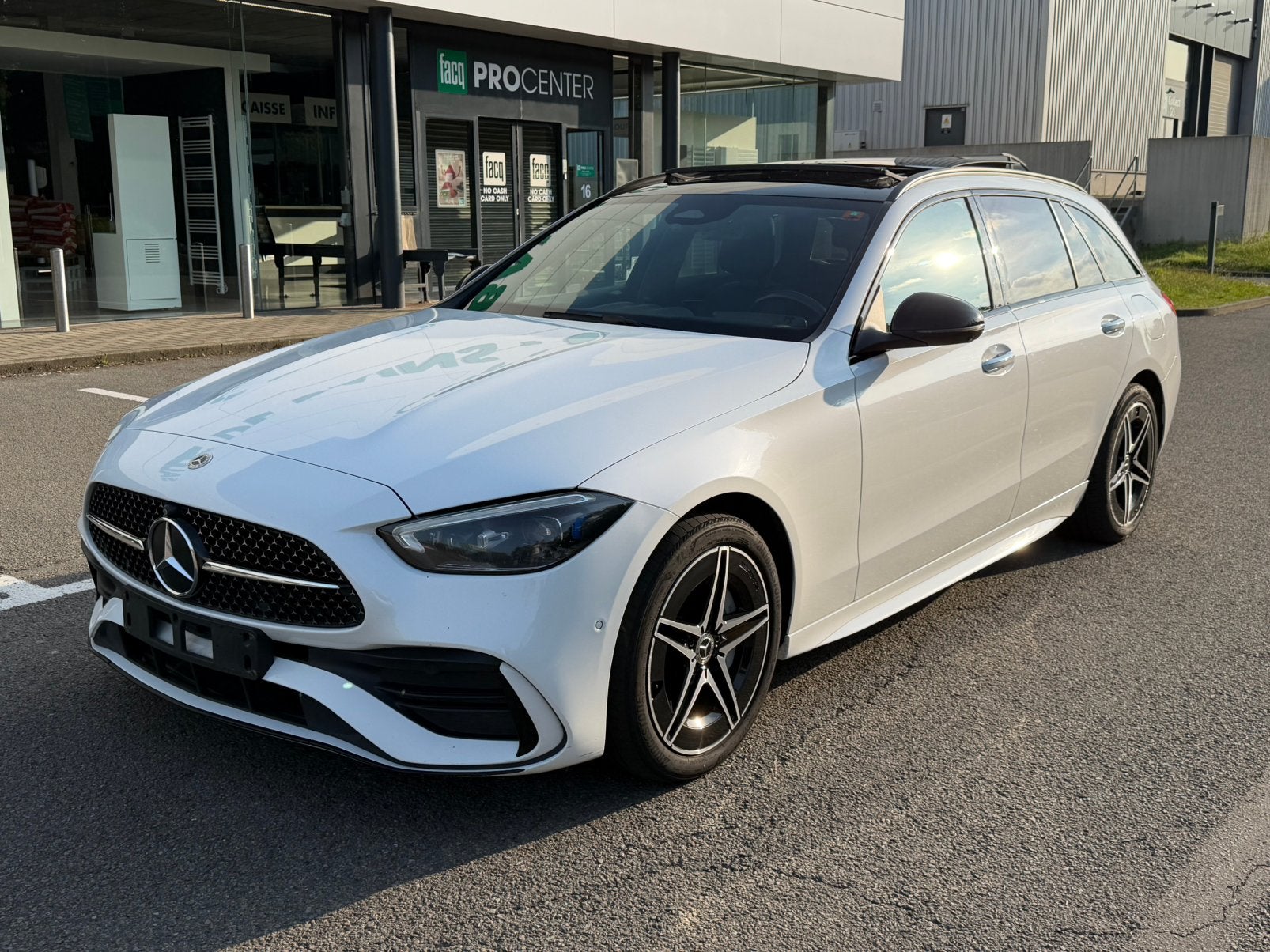 Mercedes C300e hybride elektrische benzine Anne 2023 192.000, Auto's, Automaat, Euro 6, Wit, Bedrijf