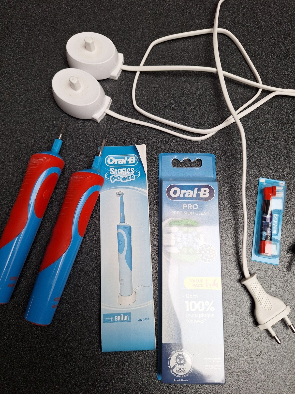 2 elektrische tandenborstels Oral-b stages power, Ophalen, Mondverzorging