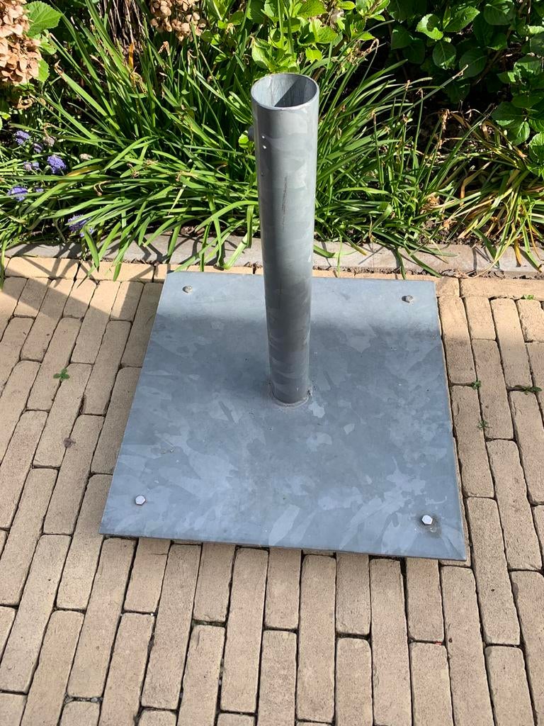 Parasolvoet op wielen  in verzinkt staal - 2 stuks, Ophalen, Gebruikt, Parasolvoet