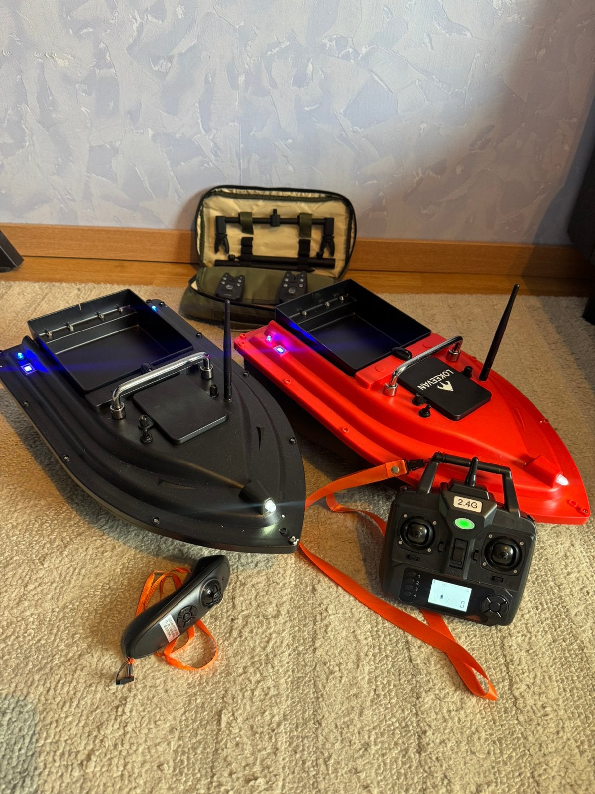 Voerboten, Hobby en Vrije tijd, Modelbouw | Radiografisch | Helikopters en Quadcopters, Ophalen, Zo goed als nieuw