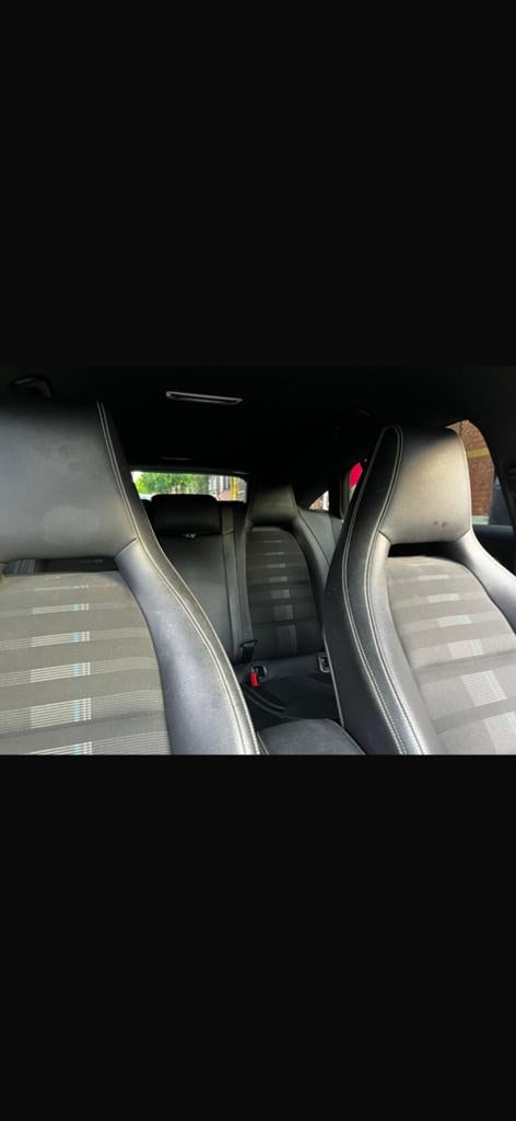 Mercedes benz CLA 200d euro6 b, Auto's, Mercedes-Benz, 4 cilinders, Leder en Stof, Zwart, 5 deurs