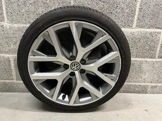 4 jantes alu VW "Canyon" avec 4 pneus + 1 pneu, 215 mm, Véhicule de tourisme, Pneus été, 17 pouces