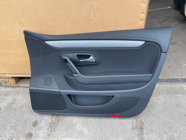 PORTIERBEKLEDING RECHTS VOOR CC (358) (3C8867012CD), Auto-onderdelen, Gebruikt, Volkswagen, Volkswagen AG, Kundenbetreuung@volkswagen.de