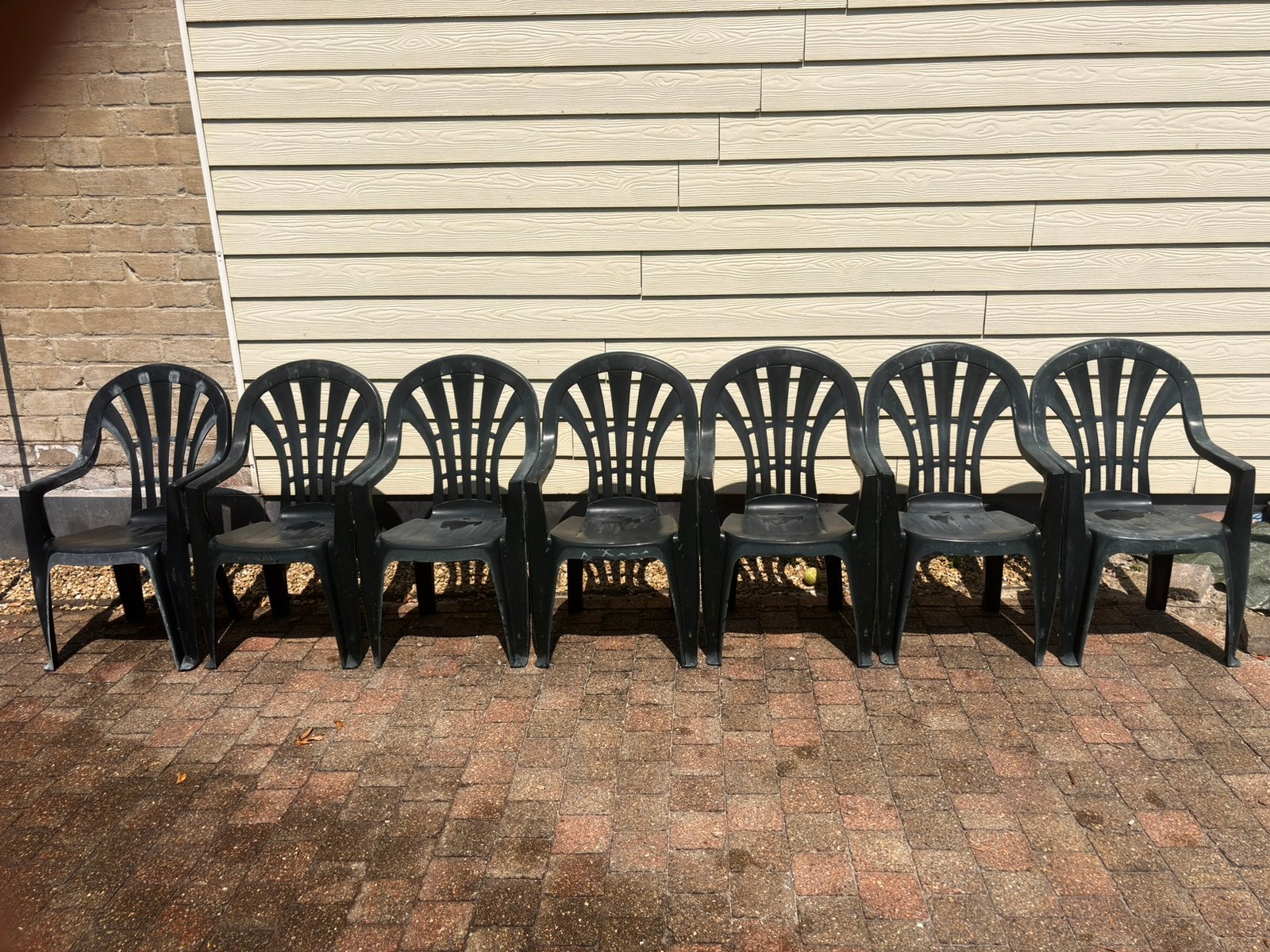 Set van 7 klassieke plastic monobloc tuinstoelen €3 per stuk, Antiek en Kunst, Antiek | Meubels | Stoelen en Sofa's, Ophalen