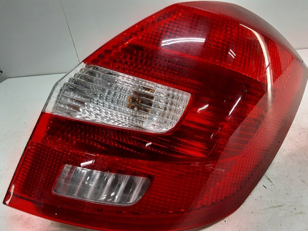 FEU ARRIÈRE DROIT Skoda Fabia II Combi (5J6945098), Mevr. I. Hauben, Utilisé, Skoda, Rue de l'Espoir 34 34
4030  GRIVEGNÉE, BE