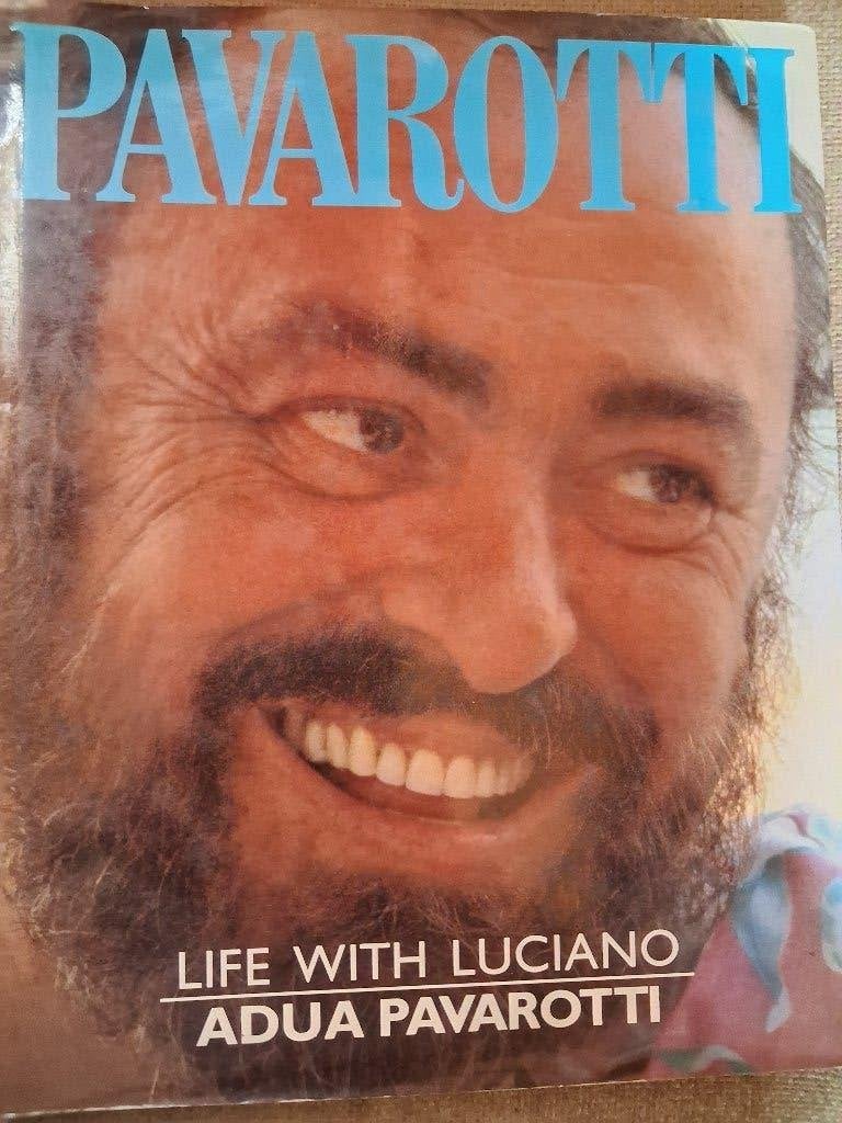 LUCIANO PAVAROTTI - LIFE WITH LUCIANO- ENGELS, Livres, Musique, Enlèvement ou Envoi, Artiste