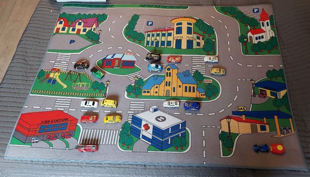 tapis de jeu + lot 15 petites voitures métal ou plastique, Enlèvement, Utilisé