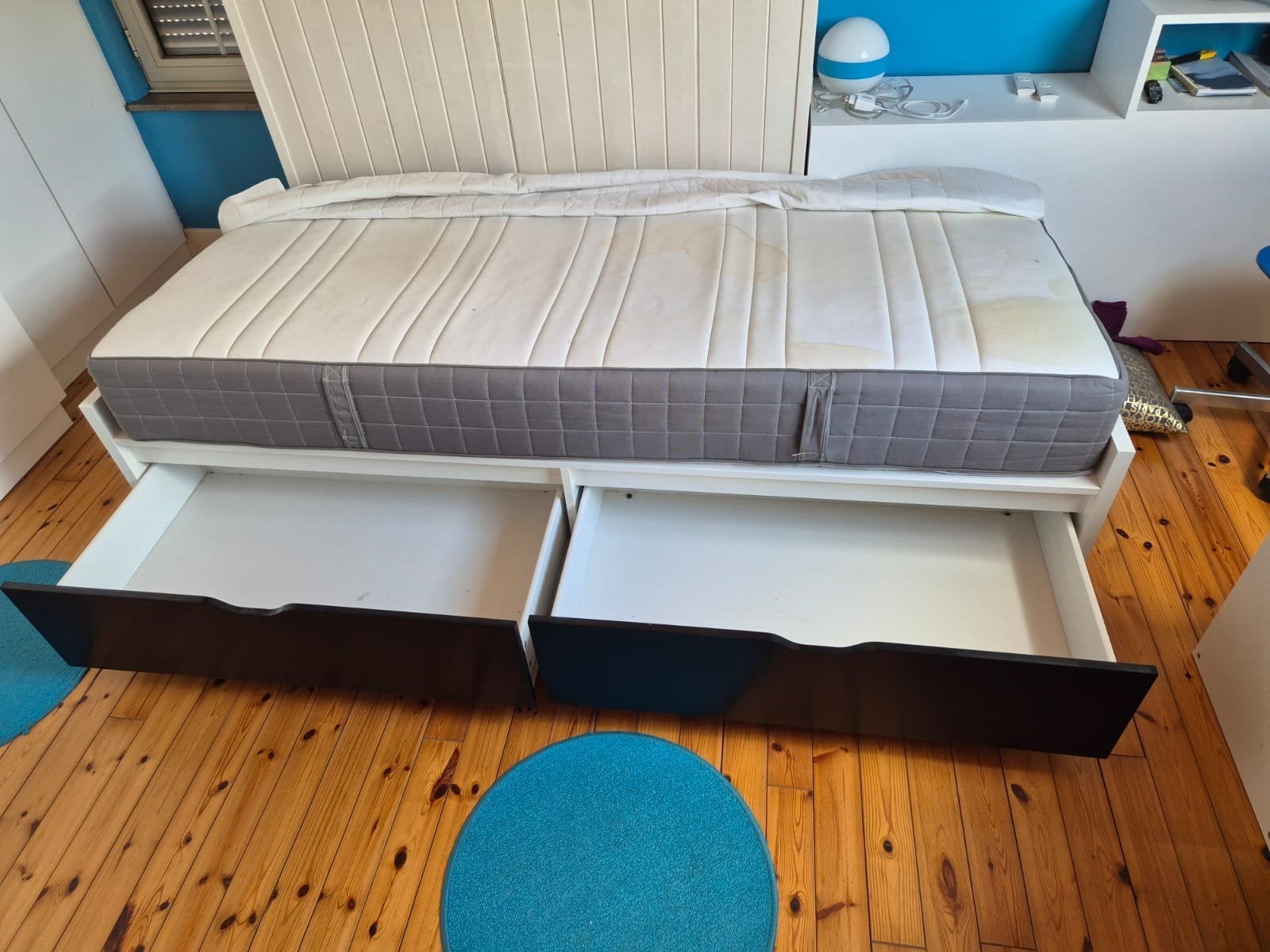 1 perzoonsbed met matras en lakens, Ophalen, Gebruikt, 90 cm, Eenpersoons