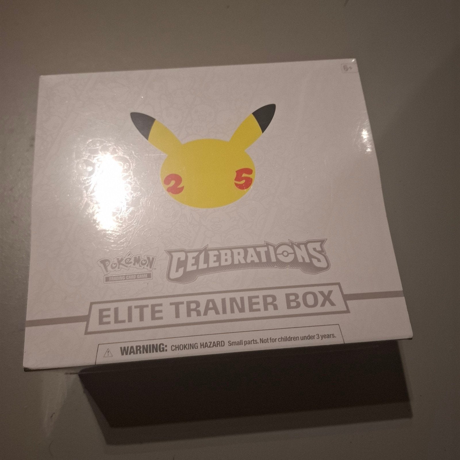 Pokemon celebrations ETB, Hobby en Vrije tijd, Verzamelkaartspellen | Pokémon, Ophalen of Verzenden