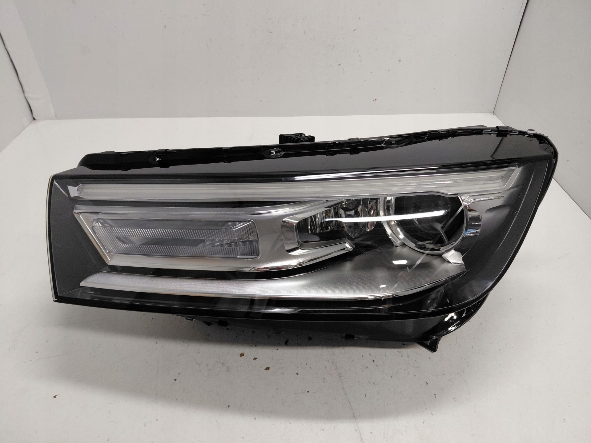 Phare gauche Audi Q5 80A.941.005, Autos : Pièces & Accessoires, AUDI AG, Auto-Union-Strasse 1
85045  Ingolstadt, DE, Audi, Utilisé