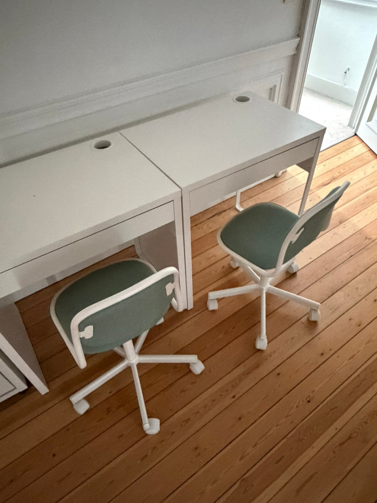 2 bureaux enfants sans les chaises, Enlèvement