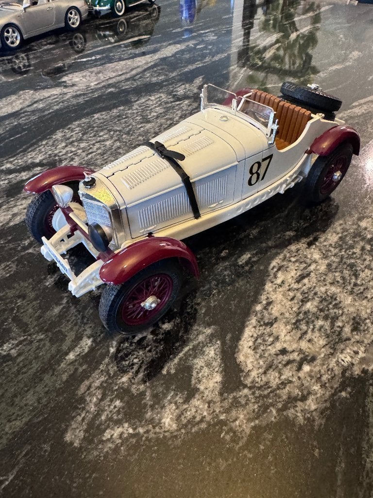 Bburago Mercedes-Benz ssk/sskl (1931) 1:18, Hobby & Loisirs créatifs, Enlèvement ou Envoi, Comme neuf, Voiture, Burago