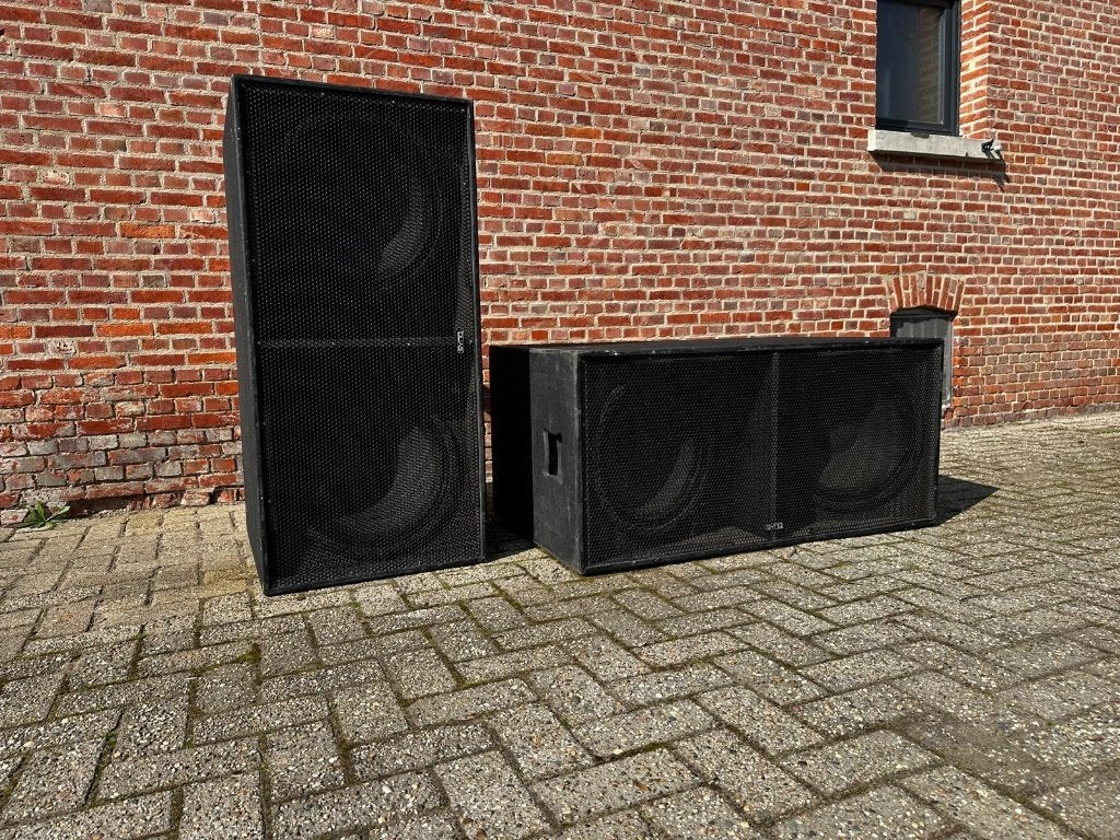 SYNQ RS 218 B subwoofer 2 stuks + SYNQ 3k6 Digit versterker, TV, Hi-fi & Vidéo, Enceintes, Autres marques, Bass-reflex, Subwoofer