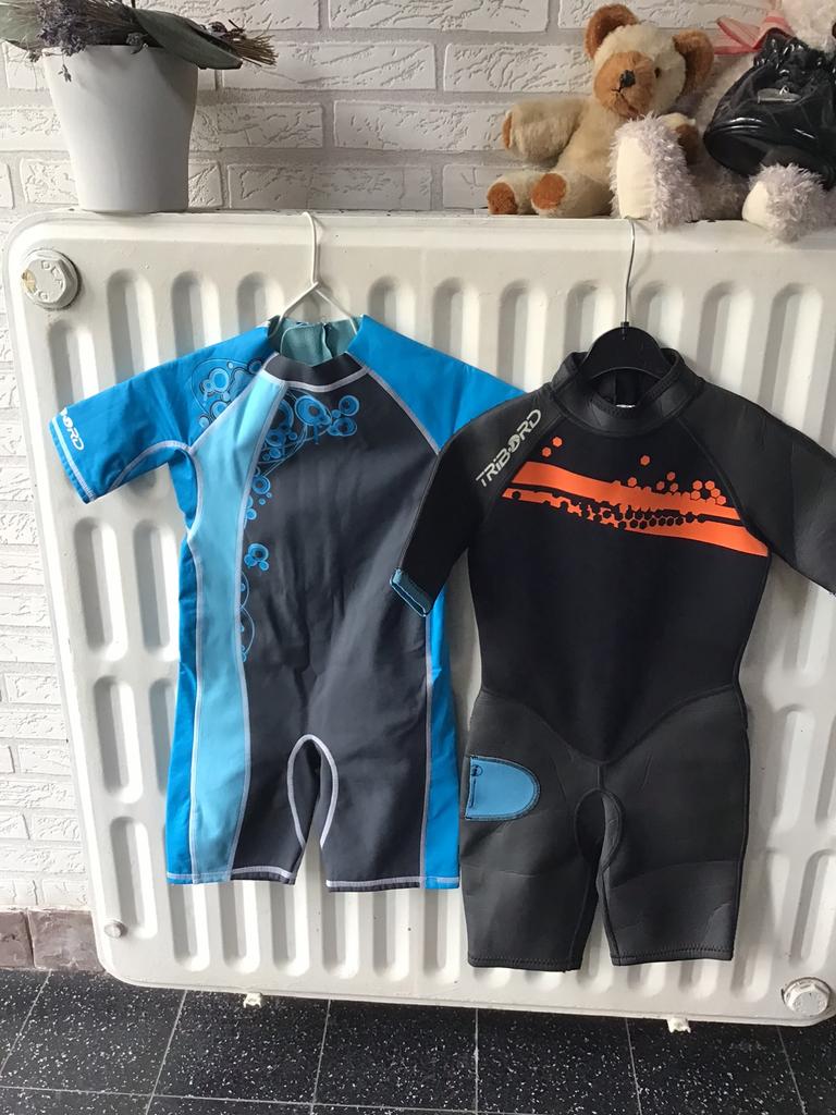 Zwemkleding Wetsuit ongeveer 6 en 8 jaar, Sports nautiques & Bateaux, Vêtements nautiques, Enlèvement, Comme neuf, Combinaison étanche