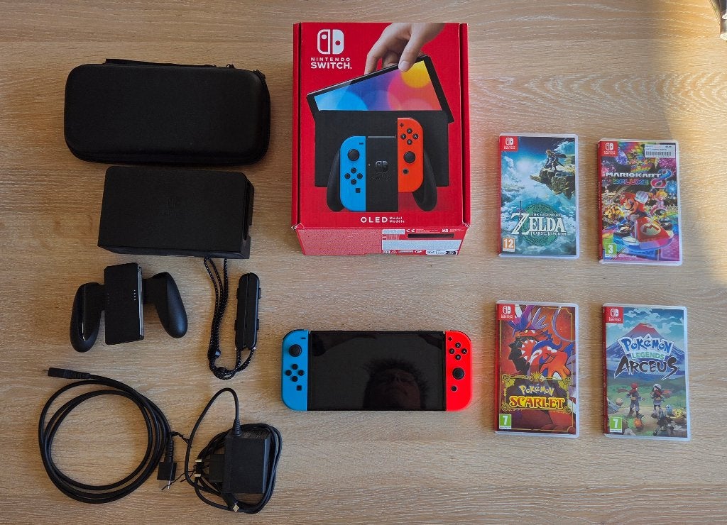 Nintendo switch OLED -  Alle accessoires | 4 games, Switch OLED, Comme neuf, Enlèvement, Avec jeux