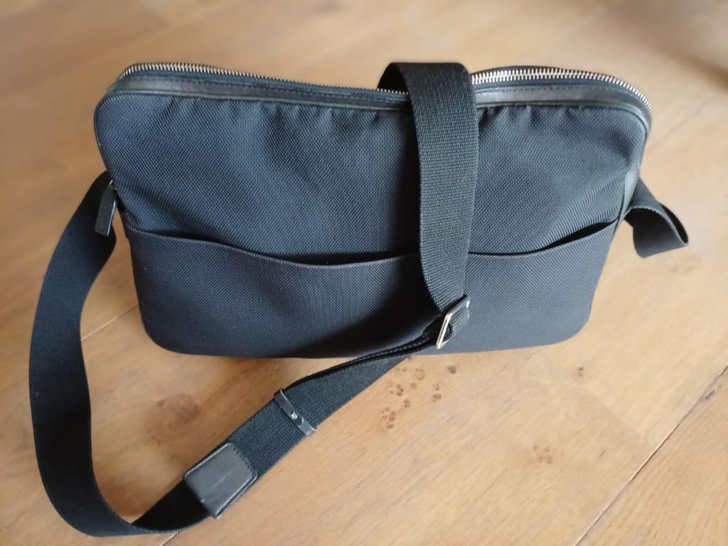 Zwarte eigentijdse crossbody Delvaux, Handtassen en Accessoires, Ophalen of Verzenden, Gebruikt, Zwart, Overige merken