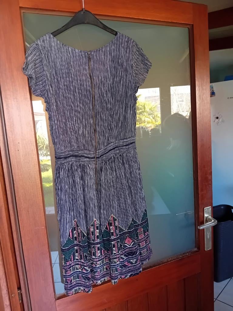 Kleedje  small, Kleding | Dames, Ophalen