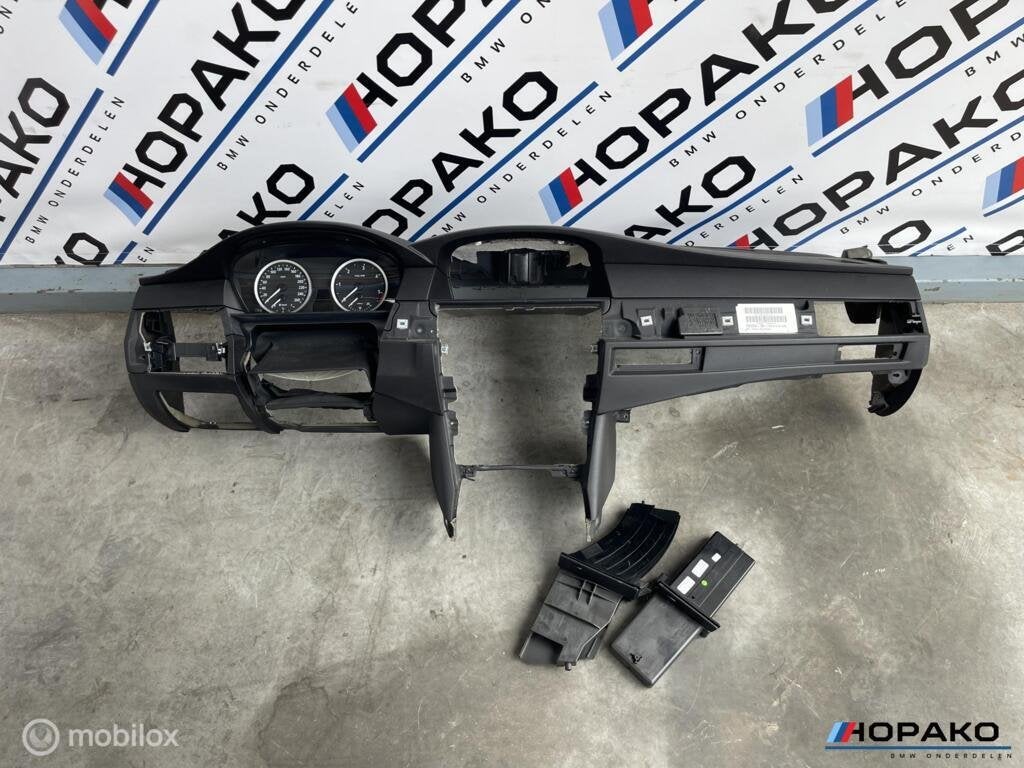 Dashboard met bekerhouder BMW 5 serie E60 E61 - draaisleutel, Enlèvement ou Envoi, Einsteinlaan 5 rijswijk, Bmw, Utilisé