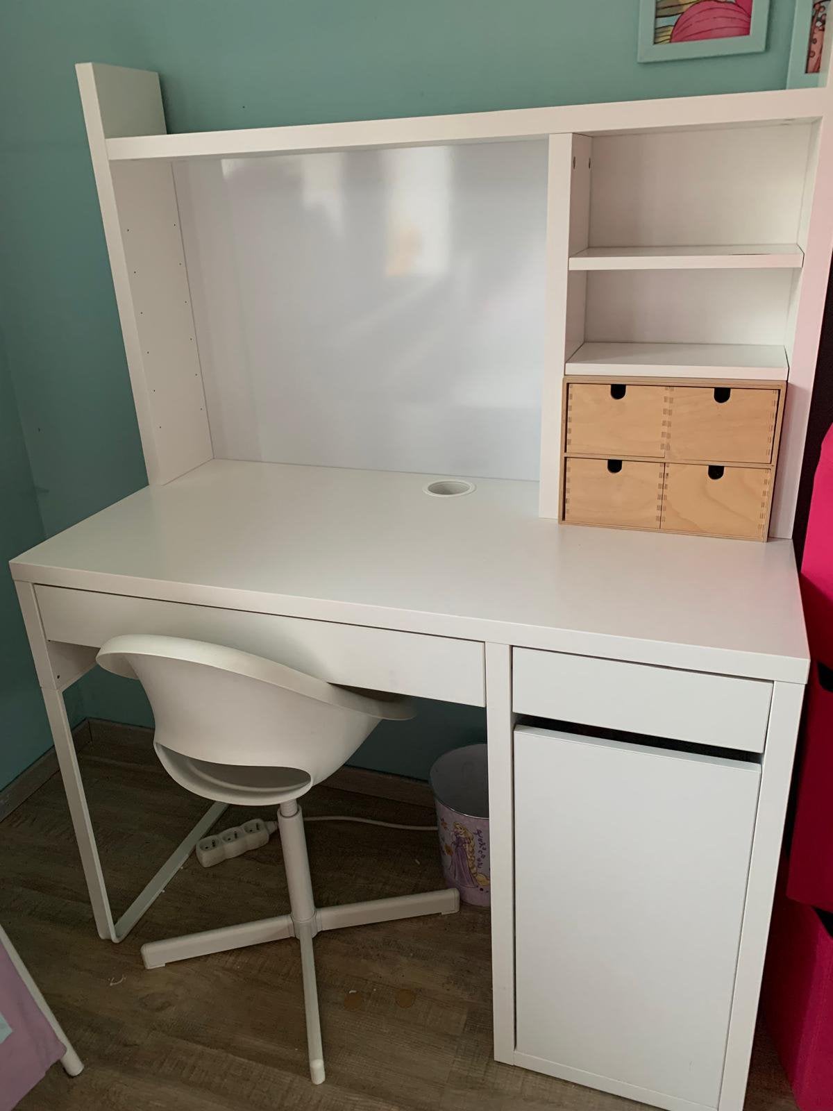 Bureau kind - met stoel, Huis en Inrichting, Bureaus, Ophalen, Kinderbureau, Zo goed als nieuw, IKEA