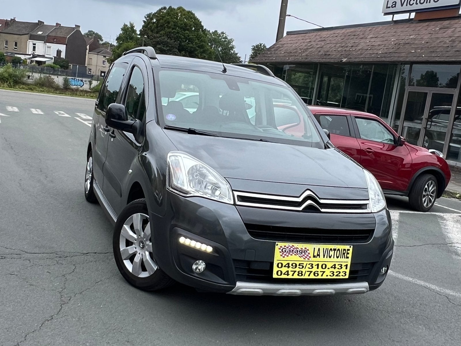 Citroën Berlingo 5 PLACES 1.2essence 2016année 0032478767323, Autos, Argent ou Gris, Achat, Euro 6, Entreprise