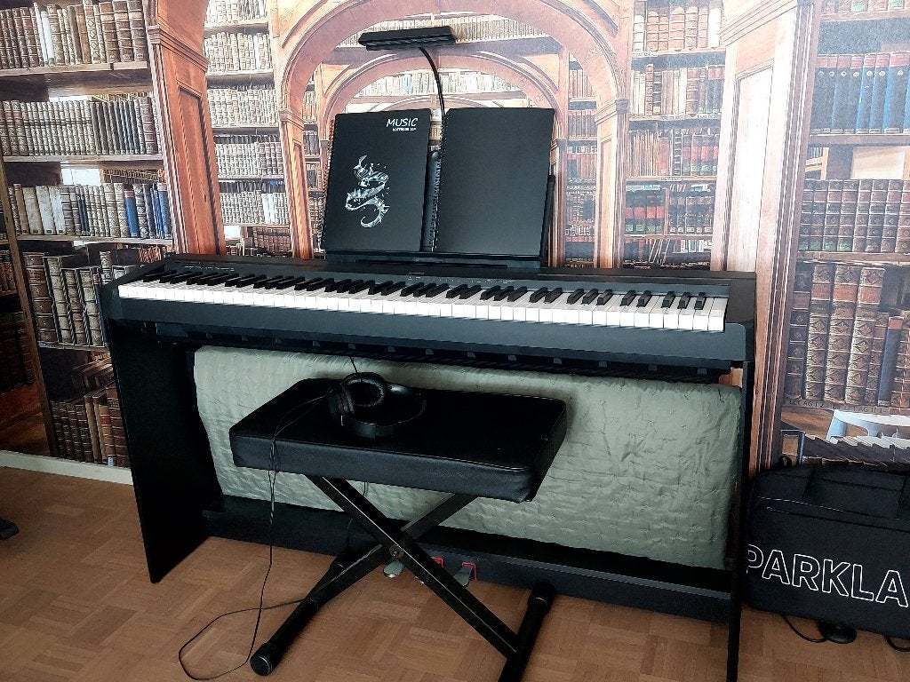 Digitale piano Yamaha p45 op standaard, Ophalen, Zwart, Digitaal, Zo goed als nieuw