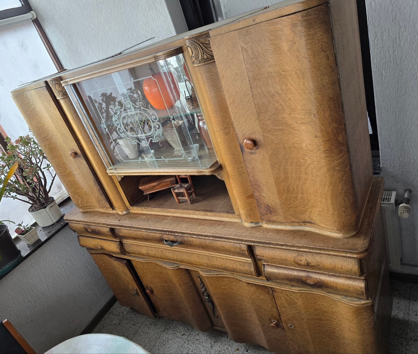 Buffet du milieu du siècle. PARTIE SUPÉRIEURE À FIXER !, Utilisé, Mid-century, Autres essences de bois, Enlèvement