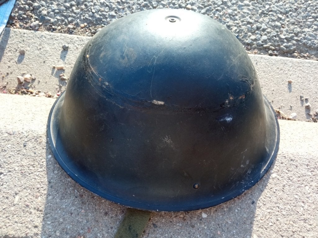 Britse Militaria-helm na de ww2  model Mark IV /V, Verzenden, Landmacht, Kleding of Schoenen