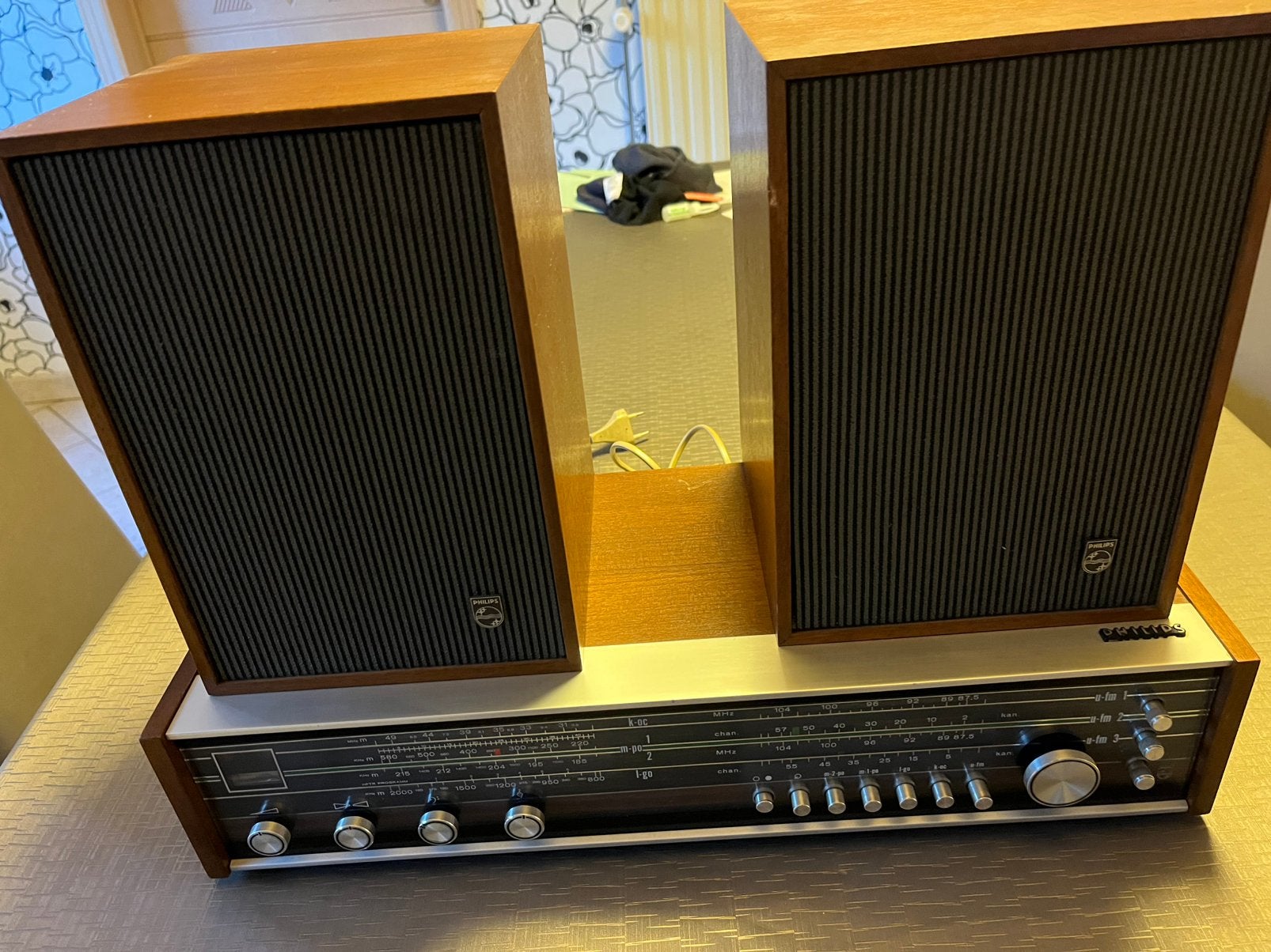 Vintage radio met 2 boxen, Audio, Tv en Foto, Stereoketens, Ophalen, Gebruikt, Losse componenten