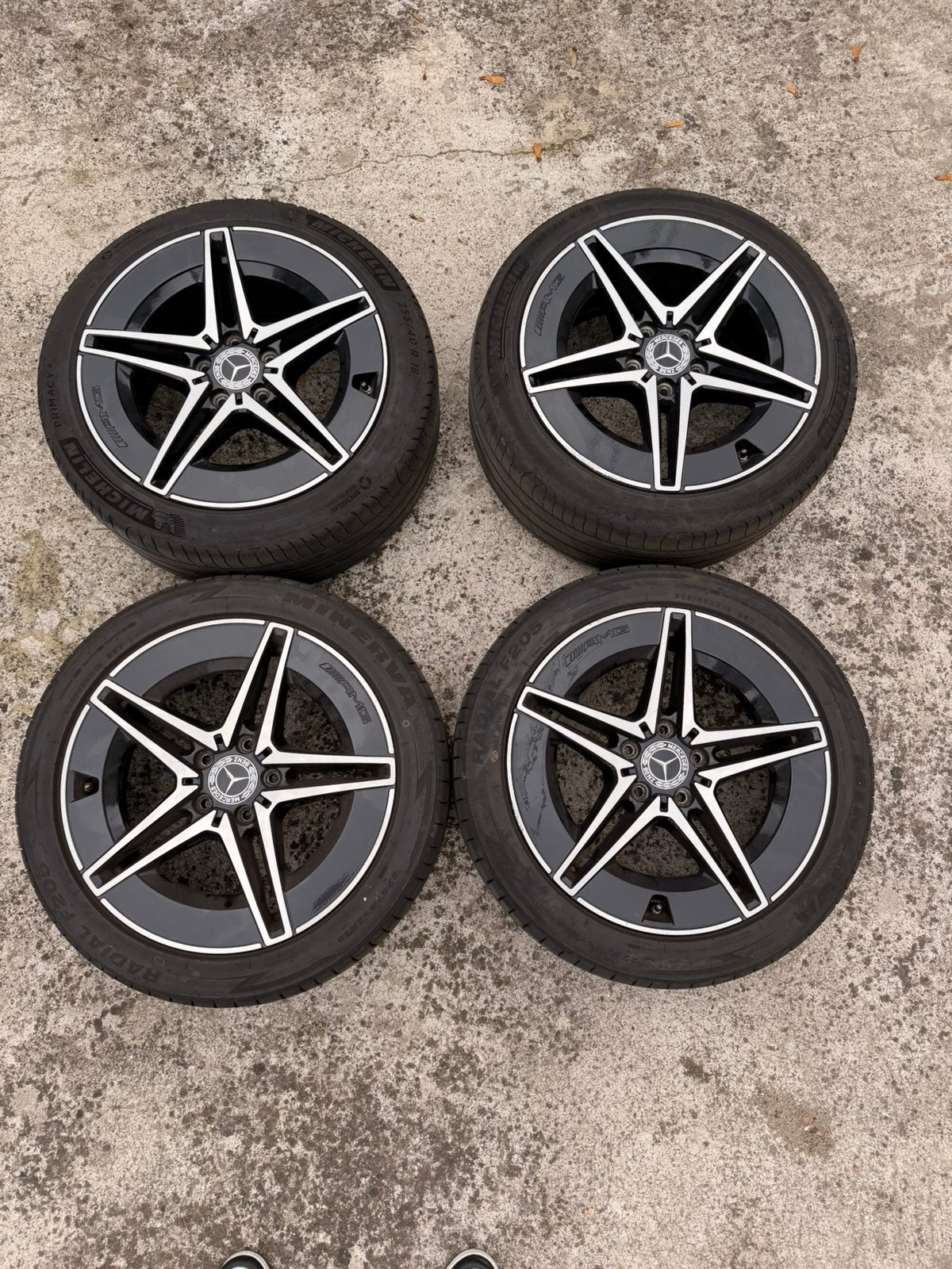 4 jantes Mercedes AMG 18” d’origine + pneus, Pneus été, 18 pouces, Enlèvement, Utilisé