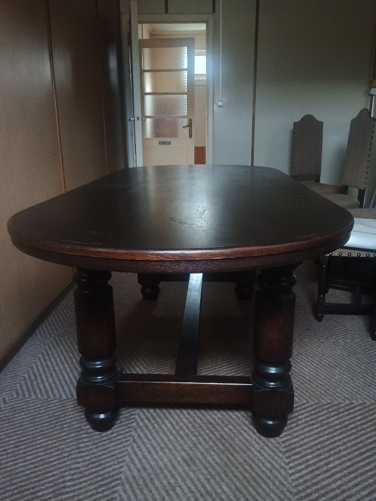 Volhouten tafel 220x95 cm, Ophalen, Gebruikt, Donkerbruine eikenhouten tafel met dikke, sierlijk balusterpoten, Eikenhout