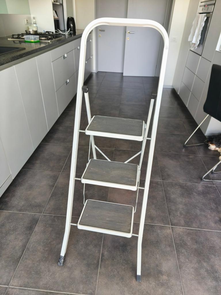 3 treden ladder, Doe-het-zelf en Bouw, Ophalen, Zo goed als nieuw, Ladder, Opvouwbaar of Inschuifbaar