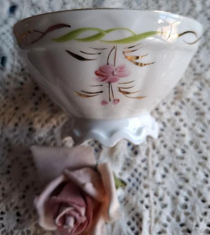 Oud Frans spoelkommetje, roze bloemetjes, gekartelde voet, Enlèvement ou Envoi