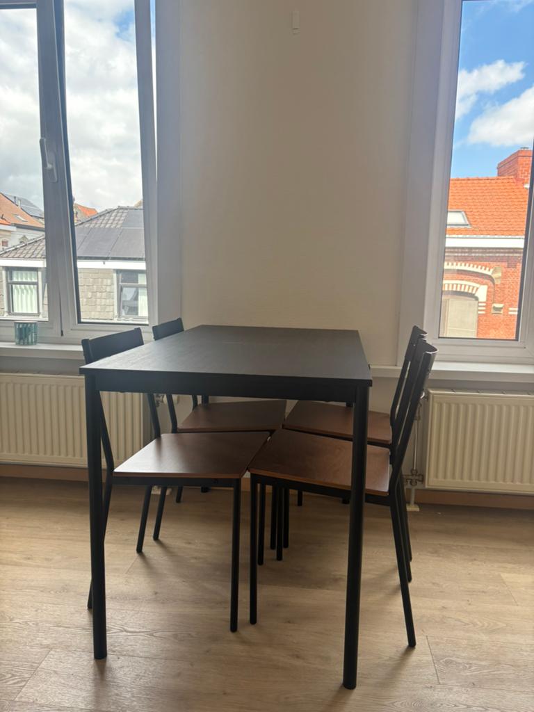 Zwarte tafel met 4 stoelen, Enlèvement ou Envoi, Comme neuf, Quatre personnes, Rectangulaire