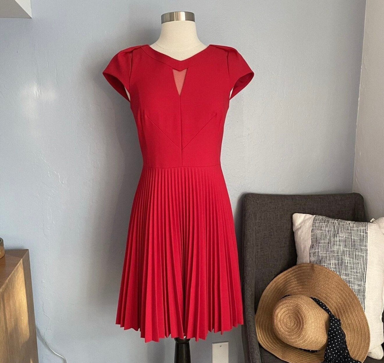 Robe plissée rouge Karen Millen pour femme 38-M NEW - design, Enlèvement ou Envoi, Neuf, Taille 38/40 (M), Rouge