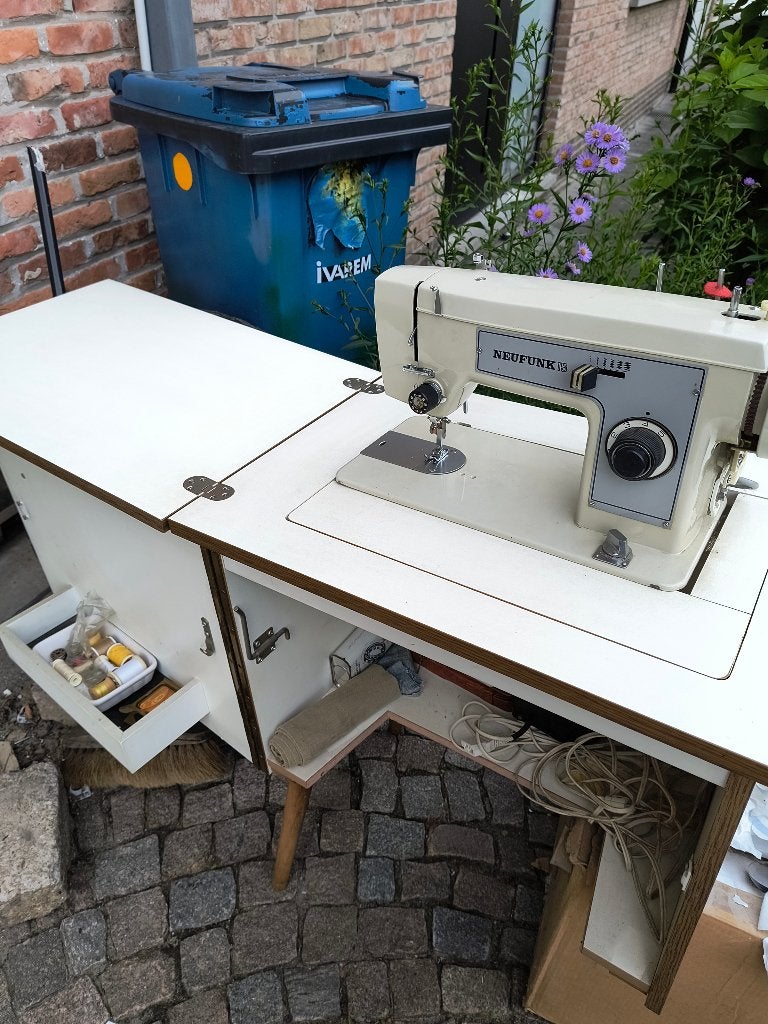 VINTAGE NAAIMACHINE NEUFUNK, Ophalen