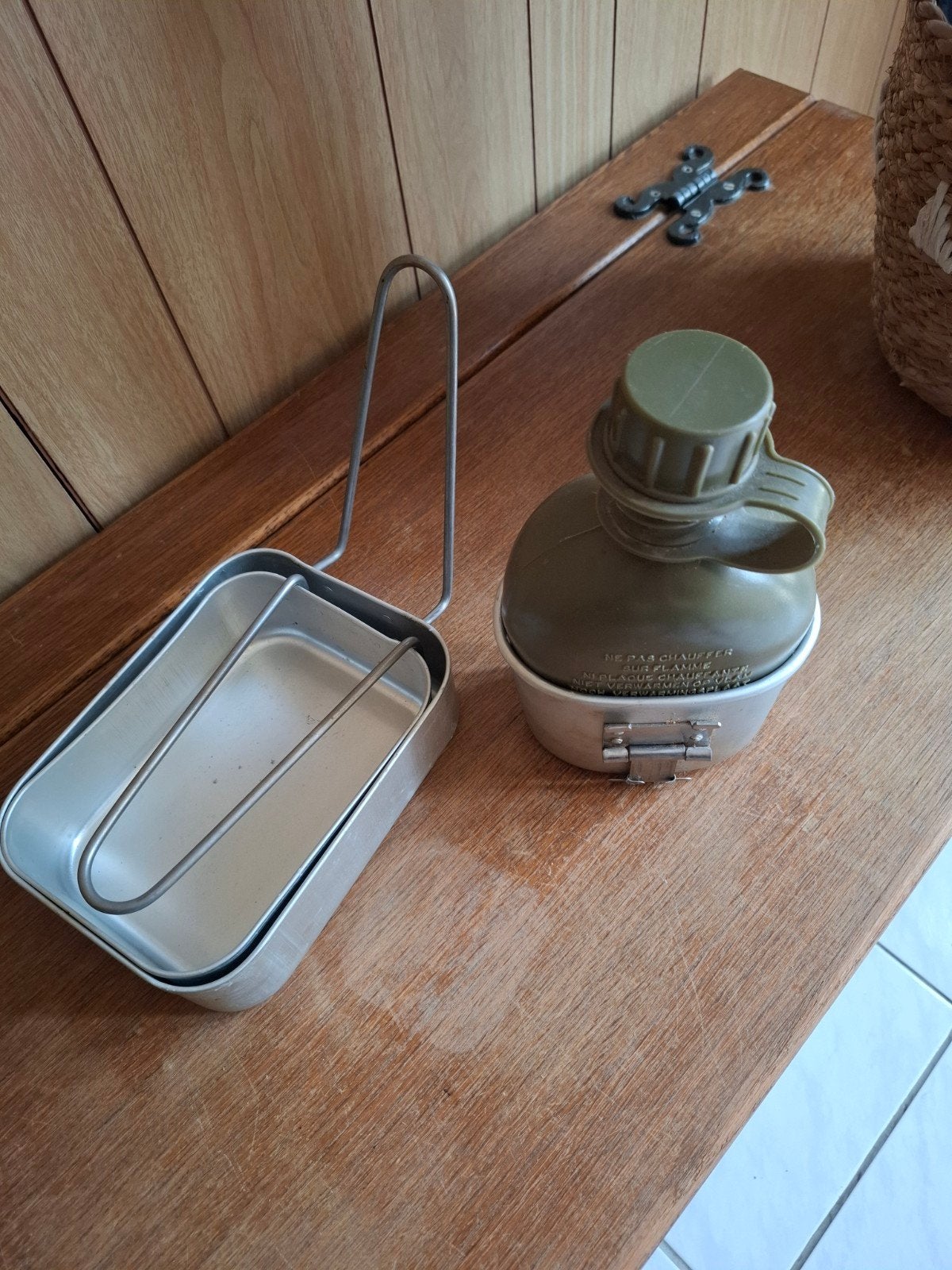 Vintage Belgische Militaire Veldfles met 2 Eetblikken, Verzamelen, Ophalen of Verzenden, Overige soorten