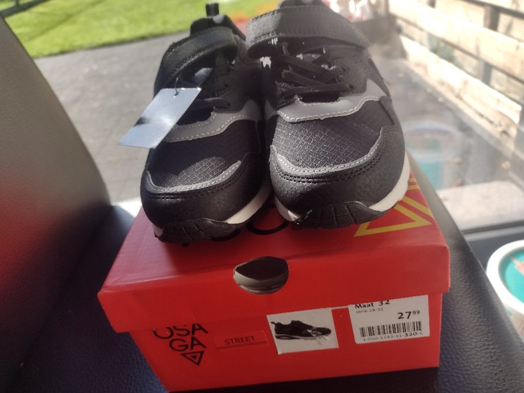Nieuwe sneakers voor jongen,maat 32, Kinderen en Baby's, Ophalen, Schoenen, Nieuw, Jongen