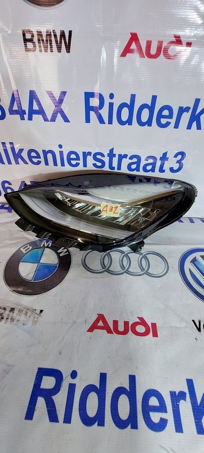 Tesla Model 3 / Y KOPLAMP 107737100L, -, Utilisé, Autres marques automobiles, -