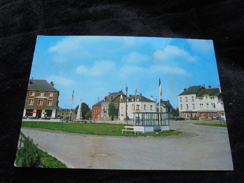Beschreven Zichtkaart Herbeumont sur Semois, La Grande Place, Envoi