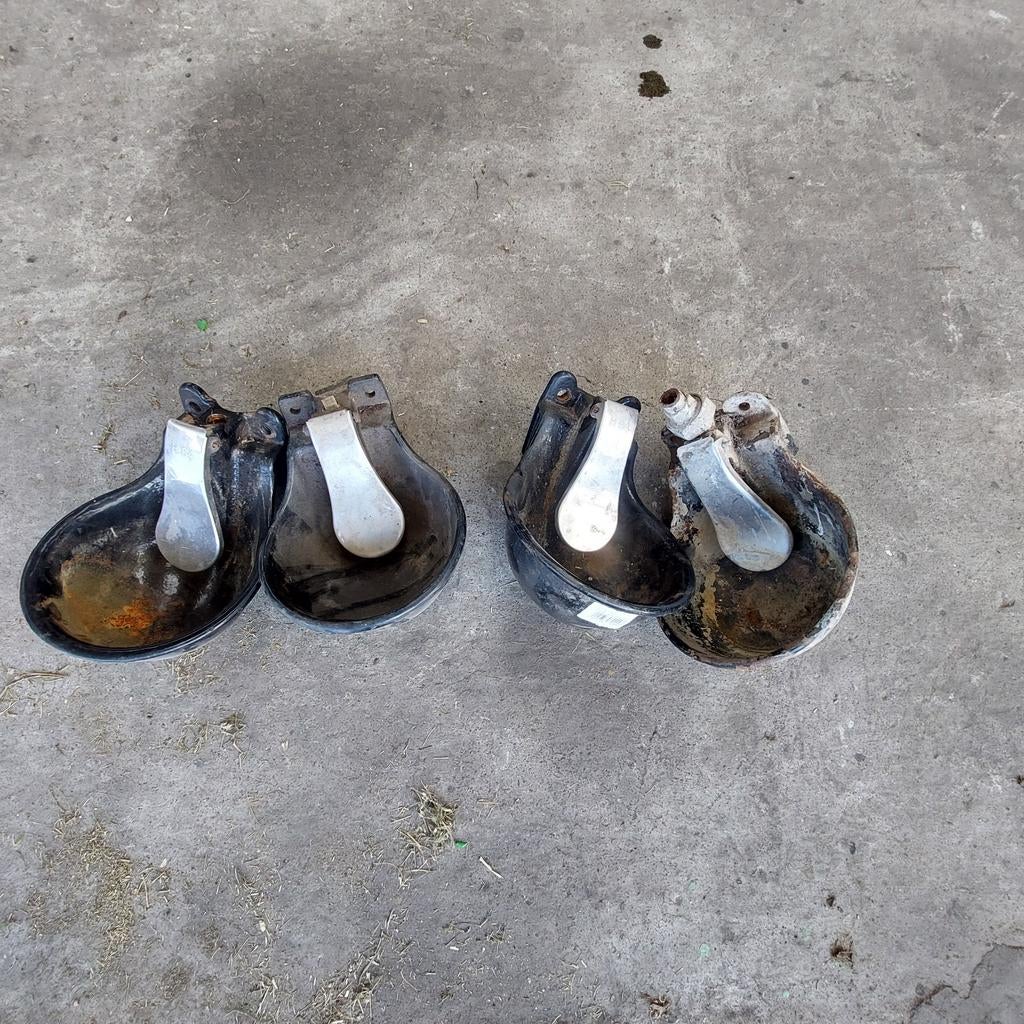 4 drinkbakken, Enlèvement