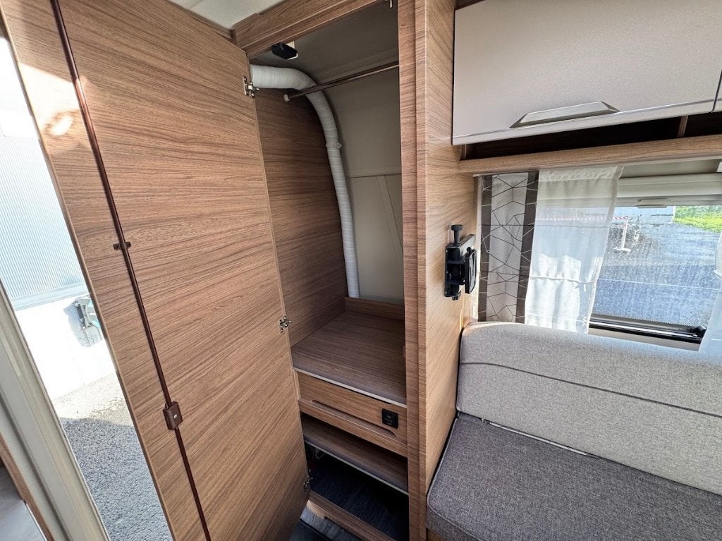 Knaus Sport e-power 420 qd, Caravans en Kamperen, Treinzit, Tot en met 3, Voortentlamp, 6 tot 7 meter